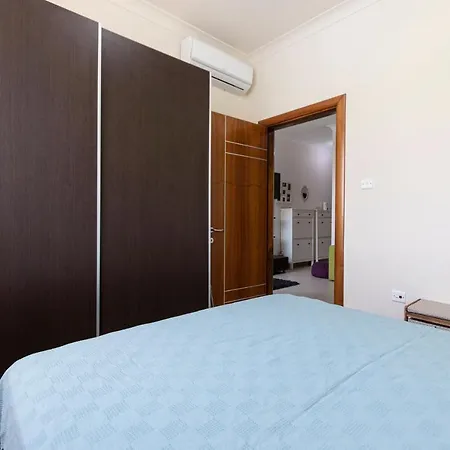 Sb10-Lovely 1 Bedroom Apartment With Views.